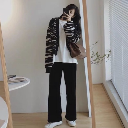 Early spring new style small style cool girl knitted sweater top wide leg pants three-piece suit