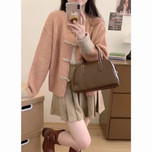 New autumn and winter Korean style retro heavy industry buckle design knitted cardigan sweater + pleated skirt two-piece set