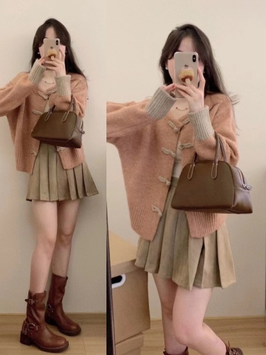 New autumn and winter Korean style retro heavy industry buckle design knitted cardigan sweater + pleated skirt two-piece set