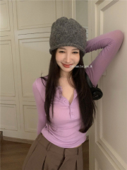 Actual shot of round-neck button-down long-sleeved bottoming T-shirt for women in early autumn, versatile slimming top