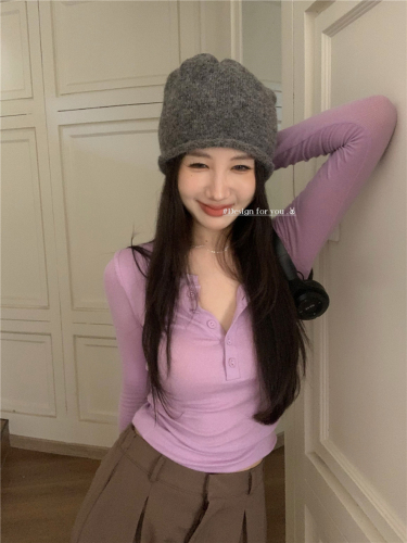 Actual shot of round-neck button-down long-sleeved bottoming T-shirt for women in early autumn, versatile slimming top