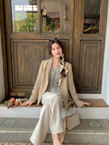 Miss Chipmunk Cream Liqueur Lightly sweet and elegant sweater wool blend pleated waist slimming top