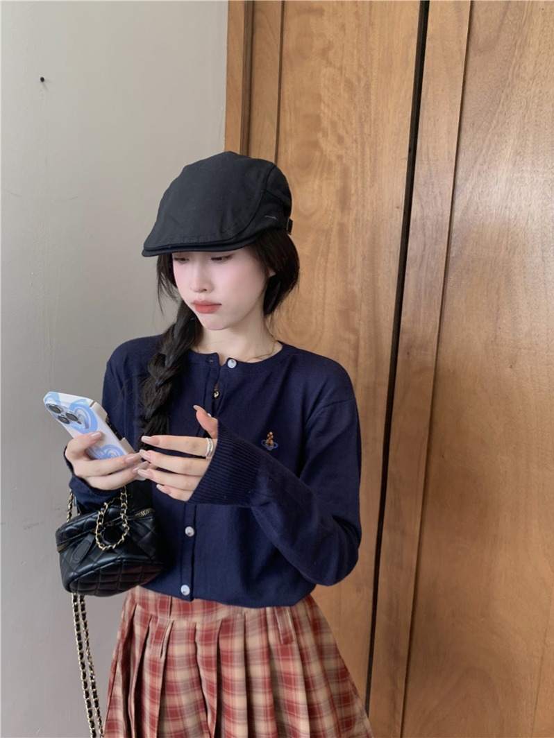 Actual shot of the new Korean style round neck soft waxy embroidery versatile loose knitted jacket cardigan