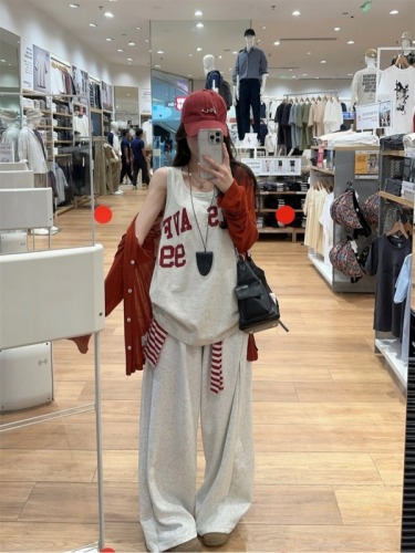 Actual shot ~ Korean style lapel sun protection shirt + letter printed loose vest + high waisted wide leg pants + shawl