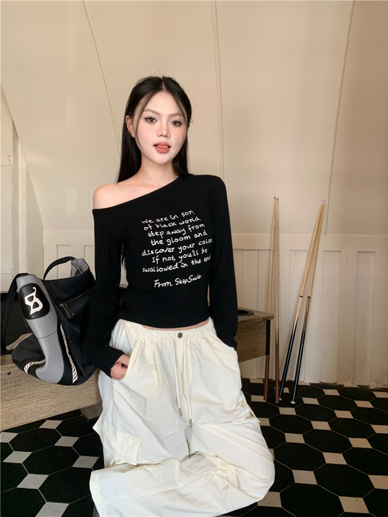 Photographed Letter Print Sloping Shoulder Off-the-Shoulder Long-Sleeve Top
