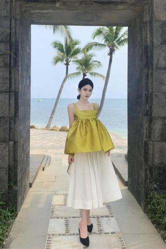 Actual shot ~ A mouthful of kiwi yellow and green camisole, cute fluffy doll top + mid-length skirt