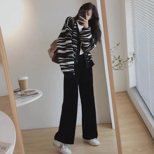 Early spring new style small style cool girl knitted sweater top wide leg pants three-piece suit