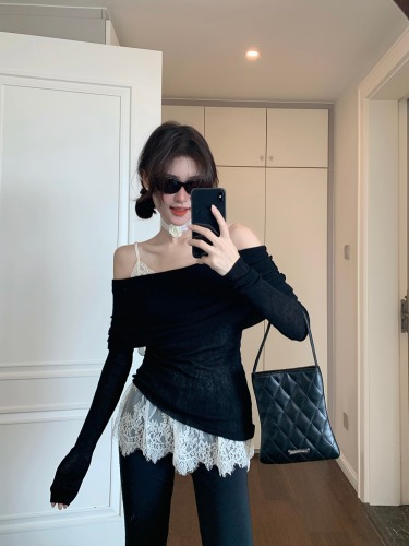 Real shot ~ Autumn and winter bottoming lace shirt with suspenders layered inside + one-shoulder irregular knitted sweater top