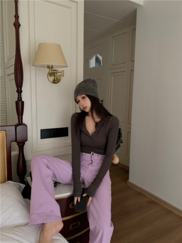 Actual shot of round-neck button-down long-sleeved bottoming T-shirt for women in early autumn, versatile slimming top