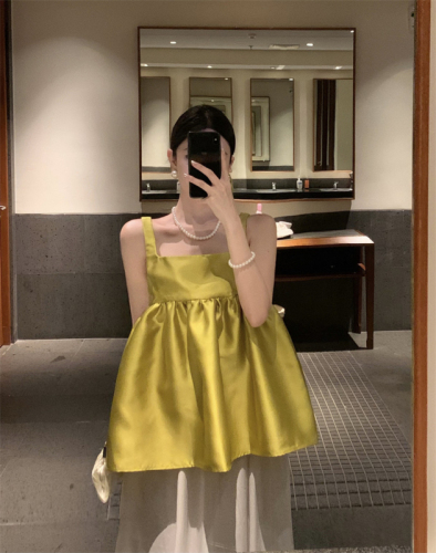 Actual shot ~ A mouthful of kiwi yellow and green camisole, cute fluffy doll top + mid-length skirt