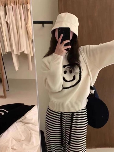 Autumn and winter new Korean style white sweater for women, loose inner, smiling face, lazy style Japanese style top design