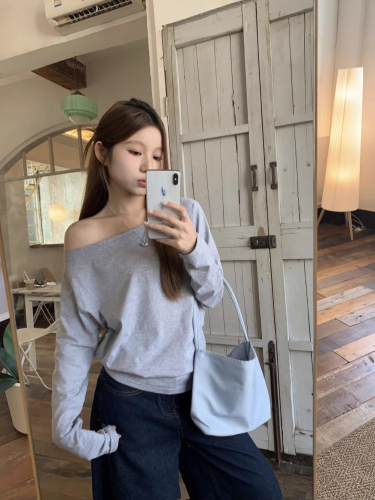 260g casually cut American retro black slanted shoulder T-shirt women's early autumn niche off-shoulder bottoming shirt loose top