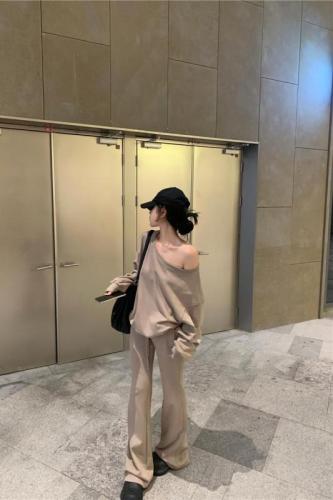 Real shot of slanted shoulder long-sleeved sweatshirt for women, autumn fashion suit, high-waist casual micro-flared trousers and short skirt, casual matching