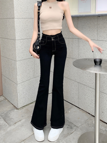 Light-colored jeans for women in autumn, raw edges, floor-length, slightly flared trousers, high-waisted, slim-fitting, wide-leg pants