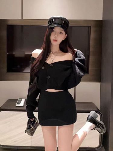 American sweet and spicy style slim-fit sweater suit and skirt for women in early autumn, high-end wear for small people, sexy and pure desire two-piece set