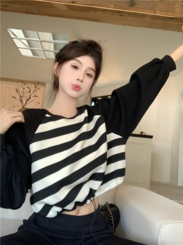 Actual shot of new style early autumn design striped contrasting color splicing loose drawstring raglan sleeve sweatshirt