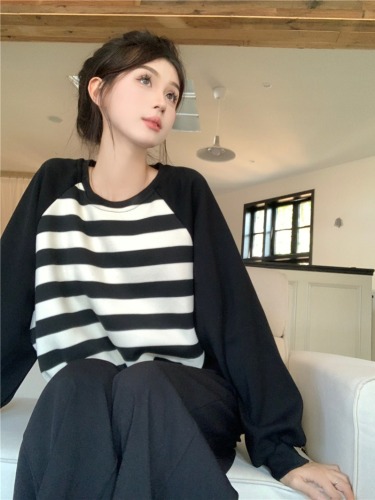 Actual shot of new style early autumn design striped contrasting color splicing loose drawstring raglan sleeve sweatshirt