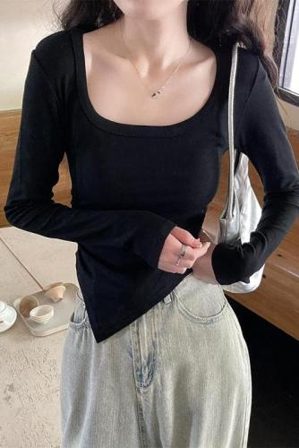 Real shot of U-neck clavicle top for women in autumn, long-sleeved bottoming shirt, short thin irregular T-shirt