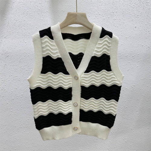 Sweater women's large size 2024 new fat mm niche design V-neck single-breasted retro vest