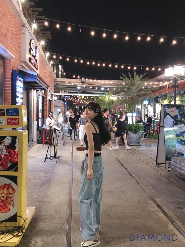 Spring light-colored wide-leg pants, high-waisted jeans for women, slim and versatile, loose straight-leg pants