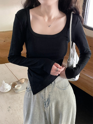 Real shot of U-neck clavicle top for women in autumn, long-sleeved bottoming shirt, short thin irregular T-shirt