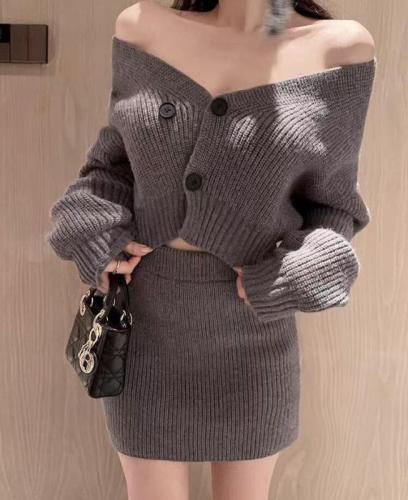 American sweet and spicy style slim-fit sweater suit and skirt for women in early autumn, high-end wear for small people, sexy and pure desire two-piece set