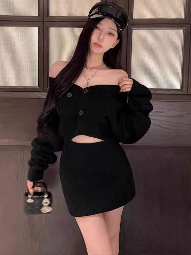 American sweet and spicy style slim-fit sweater suit and skirt for women in early autumn, high-end wear for small people, sexy and pure desire two-piece set