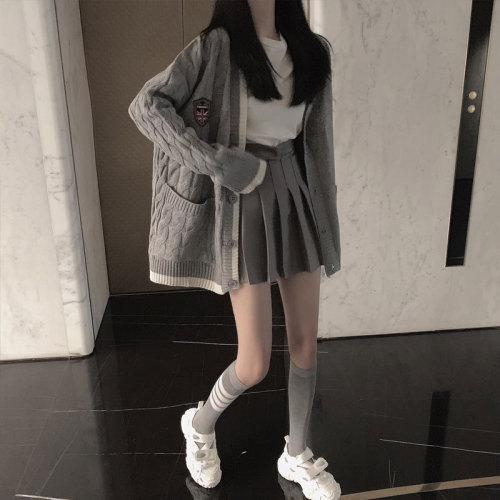 Spring Korean style Hong Kong style retro chic sweater jacket skirt for small people, fashionable and age-reducing three-piece suit for women