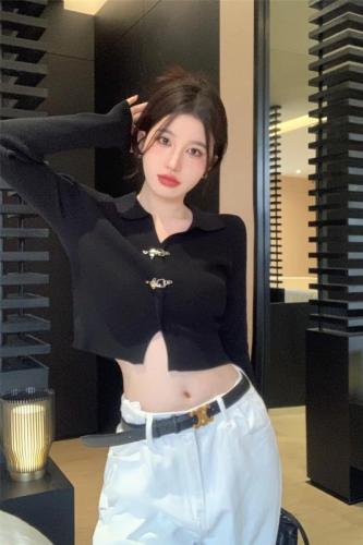 Actual shot ~ 2024 new knitted sweater for women, black autumn and winter short chic design top