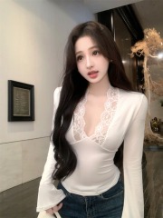 Hot girl lace splicing low-cut V sexy bell-sleeved long-sleeved tight T-shirt versatile top pure desire real shot