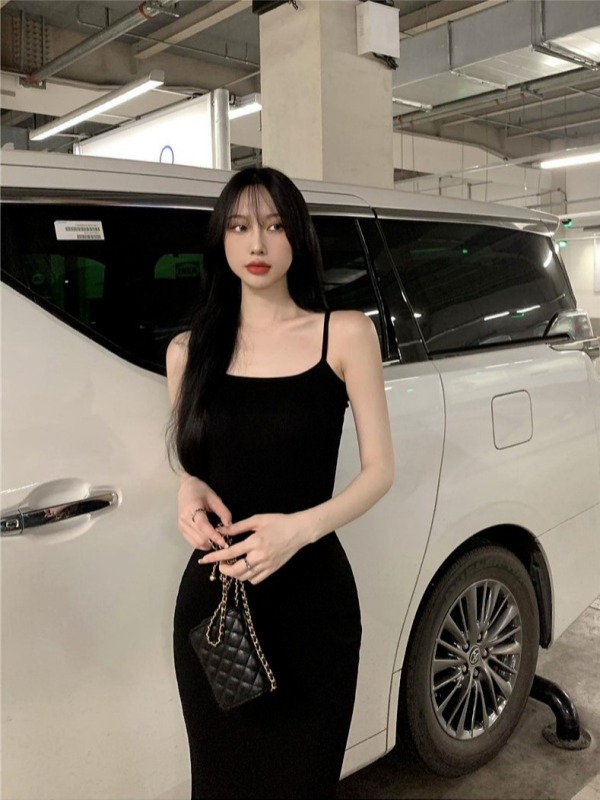 Hot girl sexy suspender dress women's summer new style temperament waist and hip black slimming long skirt
