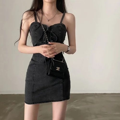 Hip-hugging sexy suspender denim dress