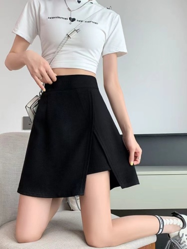 Spring and summer skirt for women with hip-hugging culottes, high-waisted, slimming, irregular slit, A-line umbrella skirt, gray short skirt for small people