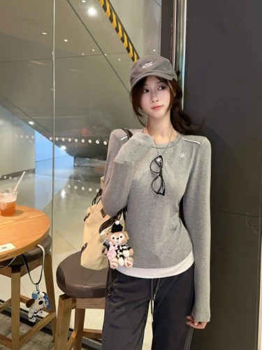 Real shot~ Autumn new fake two-piece contrasting color splicing design round neck long-sleeved T-shirt women's bottoming top