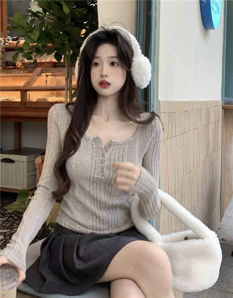 Real shot ~ 2024 early autumn bottoming shirt with T-shirt, long-sleeved knitted short top with small personal temperament
