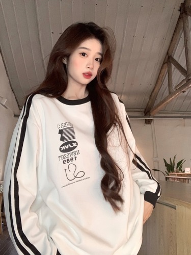 Real shot of Hong Kong-style and western-style autumn and winter style American trendy brand splicing printed ins loose round neck sweatshirt versatile top