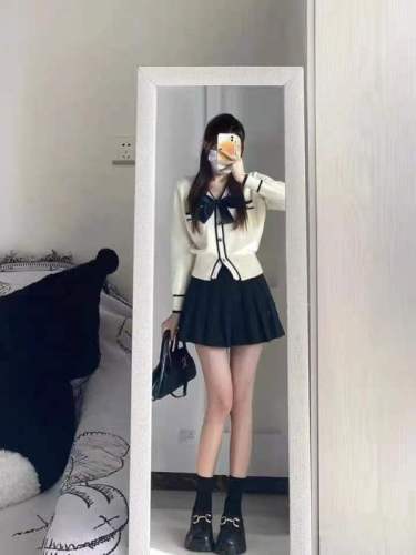 Spring new style salt-style outfit Hong Kong style light and mature socialite small fragrant style sweater skirt fashionable two-piece suit