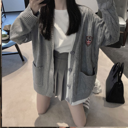 Spring Korean style Hong Kong style retro chic sweater jacket skirt for small people, fashionable and age-reducing three-piece suit for women