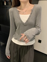 Actual shot of early autumn Korean style fake two-piece versatile long-sleeved T-shirt with contrasting color v-neck button design and inner top
