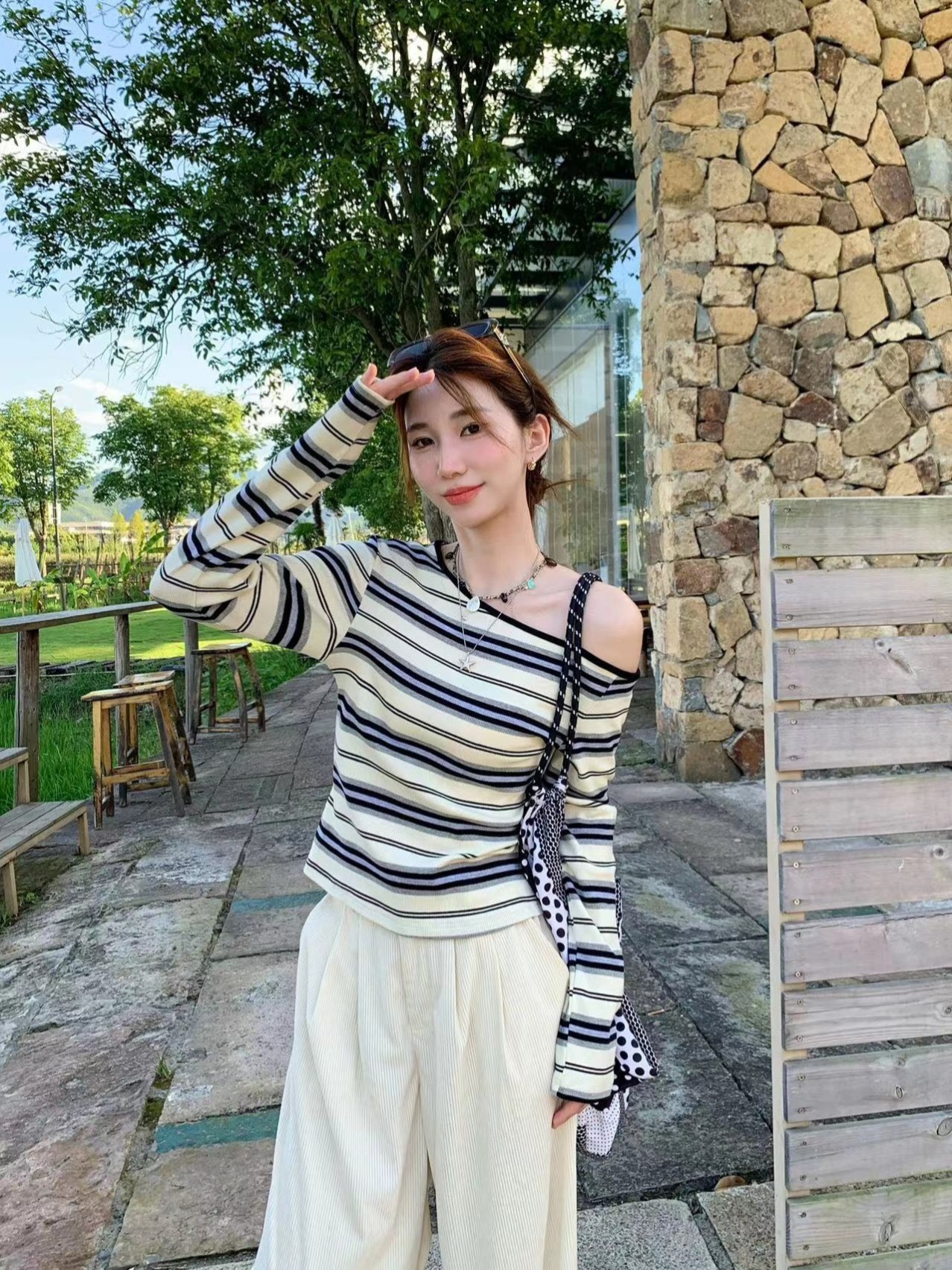New item 95% off, square-neck striped top, listed at 8/7 20:00. Like it? Add to cart and save for later.