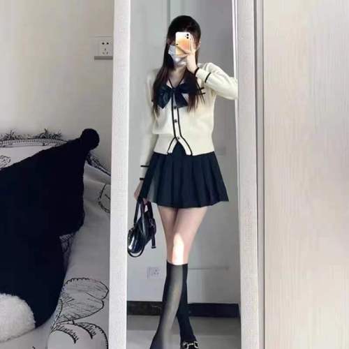 Spring new style salt-style outfit Hong Kong style light and mature socialite small fragrant style sweater skirt fashionable two-piece suit