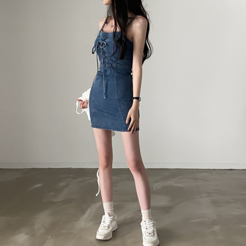 Hip-hugging sexy suspender denim dress