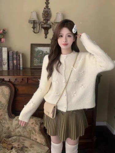 2024 autumn and winter new style lazy retro style heavy bow knitted top versatile loose sweater for women