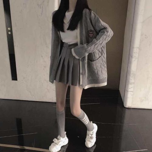 Spring Korean style Hong Kong style retro chic sweater jacket skirt for small people, fashionable and age-reducing three-piece suit for women