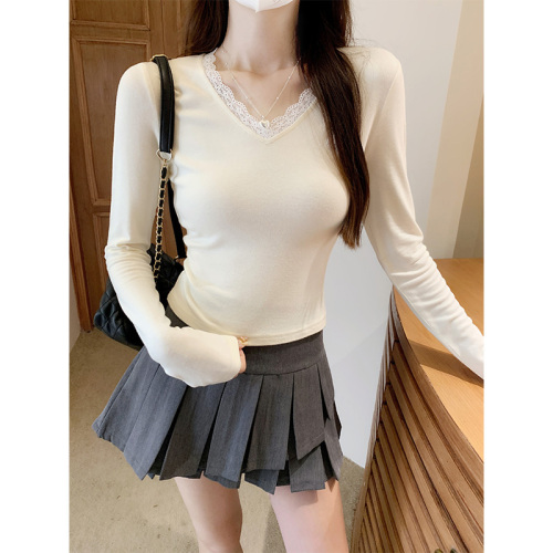 Real shot of sweet hottie lace splicing long-sleeved T-shirt for women in early autumn, slim shoulder, V-neck bottoming shirt, short top