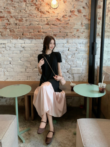 Real shot!  Irregular contrasting color splicing short-sleeved dress with loose design and slimming round neck T-shirt long skirt