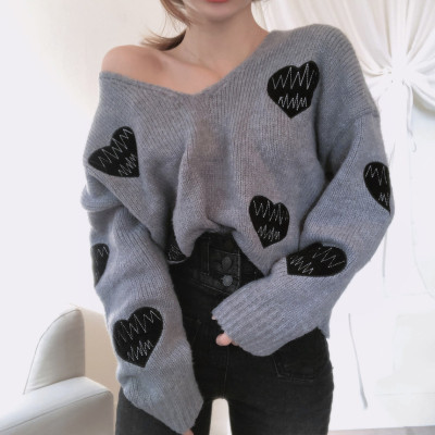 Ghostly girly style embroidered love heart contrast color V-neck dropped shoulder lazy loose sweater