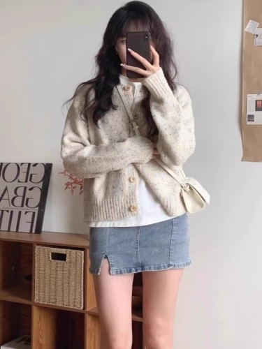 Retro style V-neck long-sleeved knitted cardigan for women in autumn with sequined butterfly loose and versatile sweater