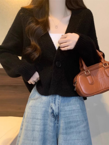 Korean autumn and winter lazy style slimming design niche long-sleeved short sweater v-neck knitted cardigan