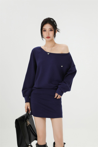 Pleasant and joyful off-shoulder loose sweatshirt dress for women early autumn French style design sloping shoulder long-sleeved skirt